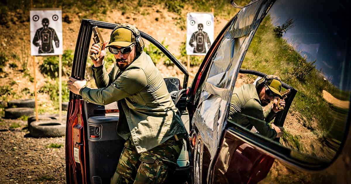 Pistole: Defensives Schießen mit Ausnutzung eines Autos Level 2