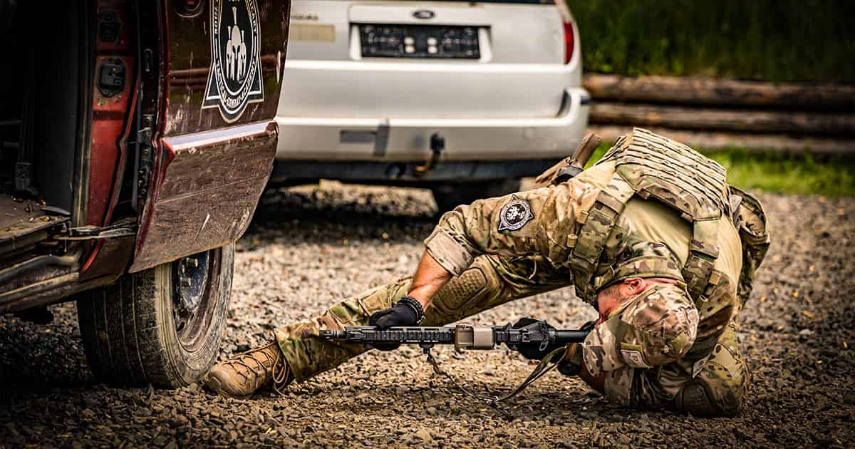 Gewehr: Defensives Schießen mit Ausnutzung eines Autos Level 1