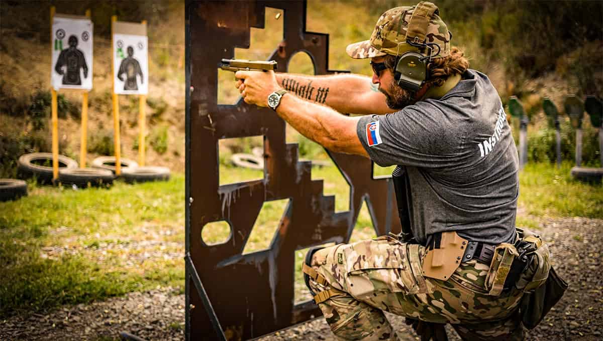 US SOF Pistol / Rifle: Use of Cover/Barricades 